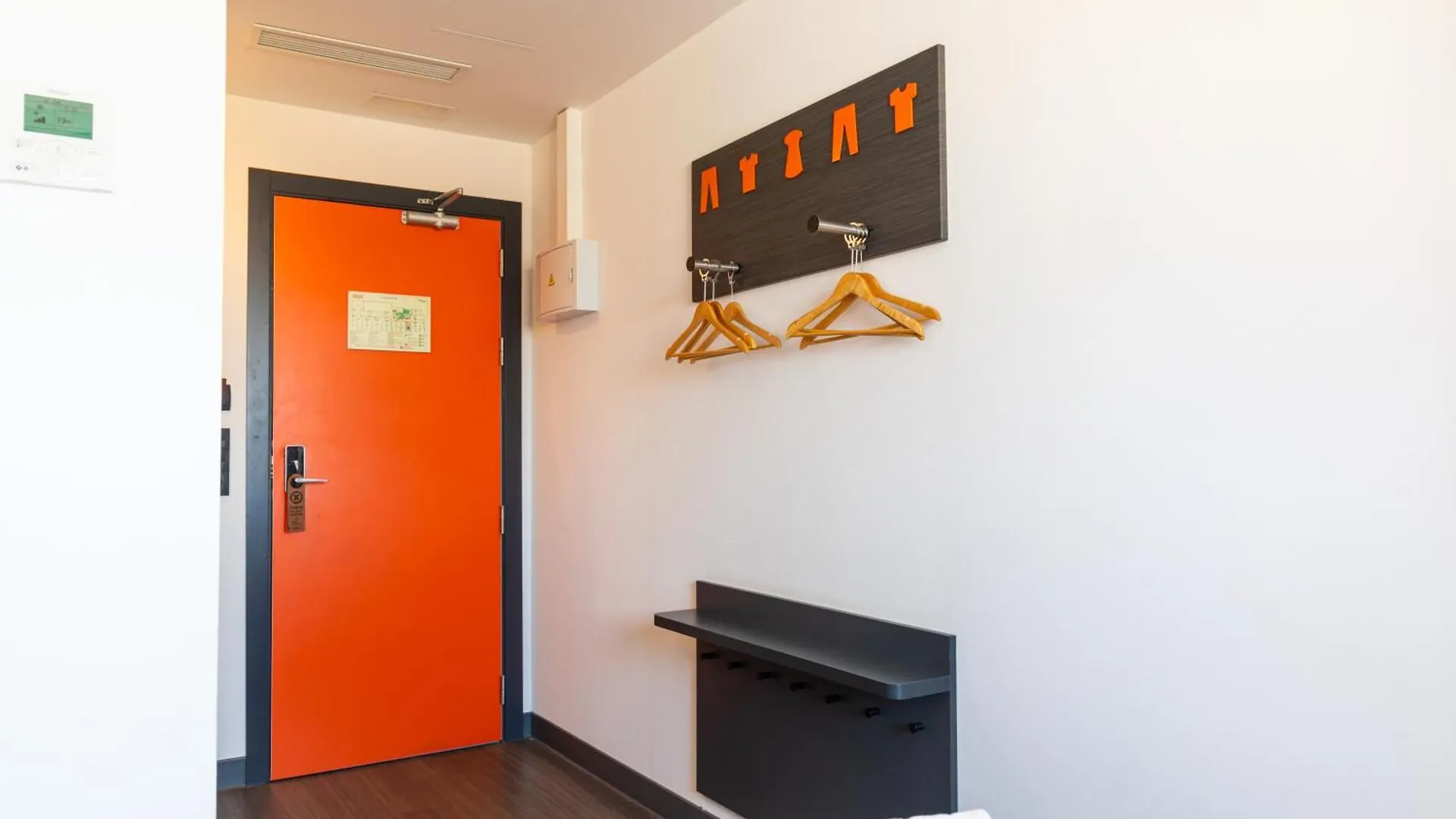 Easyhotel Malaga City Centre 0*,  Espanha